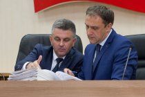 Вопрос блокирования решен.
Вадим Красносельский: «Сроки рассмотрения законопроектов в режиме законодательной необходимости должны согласовываться Президентом и Верховным Советом. Важно не допустить повторения практики, когда на рассмотрение объемного законопроекта о проведении налоговой реформы парламенту было отведено всего семь дней. Принятием поправки, будет снят вопрос блокирования законотворческого процесса». 15.06.2016.