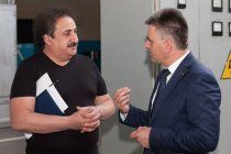 На «Молдавкабеле» прошла встреча спикера с руководителями предприятий Бендер, входящих в СПАПП.
Вадим Красносельский: «В непростой экономической ситуации мы должны опираться на мнение производственников, экспортеров, их опыт и потенциал, создавать благоприятные условиях для их деятельности». 17.06.2016
