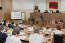 Деньги есть, но не про вашу честь. 
Так в прошлом году решили высшие должностные лица, урезав пенсии и зарплаты на 30%. Депутаты расценили эти действия, как незаконные. 22.06.2016
